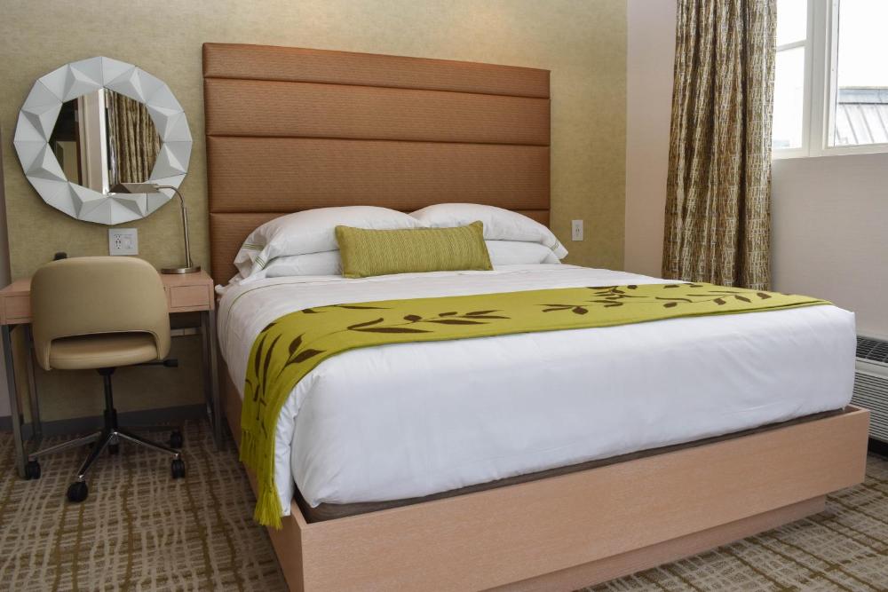 Deluxe King Room interior